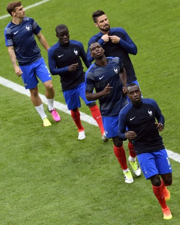 Die französische Nationalmannschaft beim Warmmachen / AFP PHOTO / MIGUEL MEDINA
