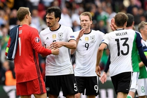 Gewonnen! Die deutschen Spieler sind erleichtert! AFP PHOTO / LIONEL BONAVENTURE