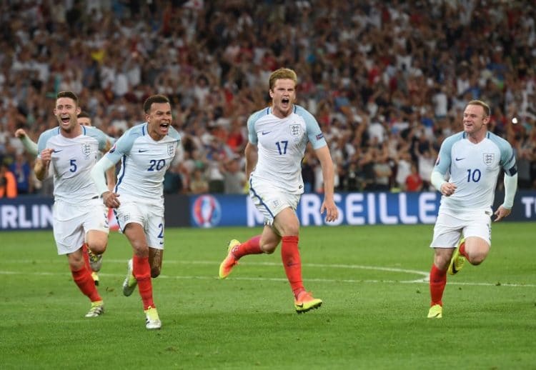 England's Eric Dier (C) feiert das 1:0 gegen England! / AFP PHOTO / PAUL ELLIS