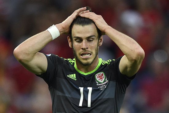 Wales' Gareth Bale verzweifelt: 4 Torchancen, aber kein Ball zappelt im Netz. / AFP PHOTO / MARTIN BUREAU