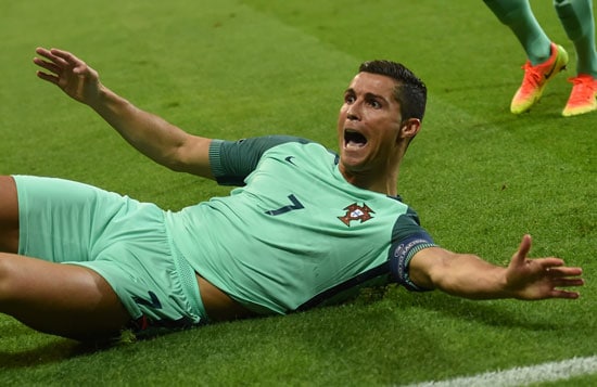 Portugal's Cristiano erzielt das 1:0. / AFP PHOTO / PAUL ELLIS