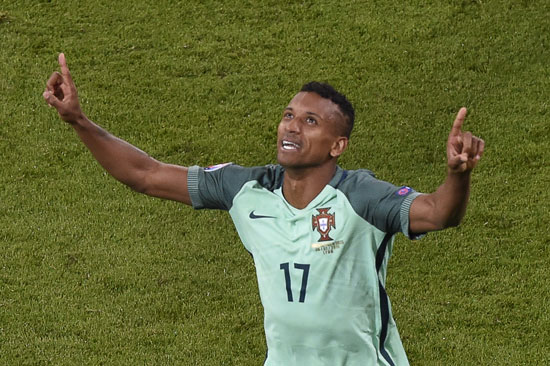 Portugal's Nani feiert das 2:0 gegen Wales! / AFP PHOTO / JEAN-PHILIPPE KSIAZEK