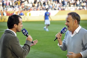 Alle Partien live bei ARD und ZDF, kommentiert u. a. von Mehmet Scholl und Reinhold Beckmann