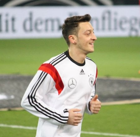 mesut-oezil