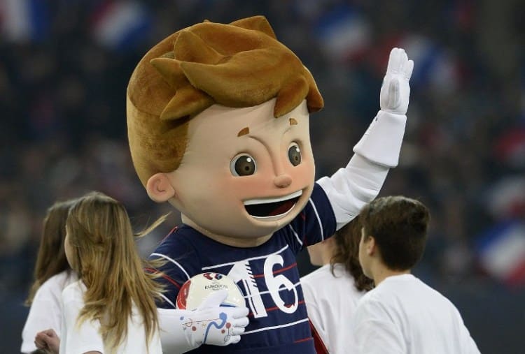 Super Victor - das Maskottchen zur EM 2016 (Foto AFP)
