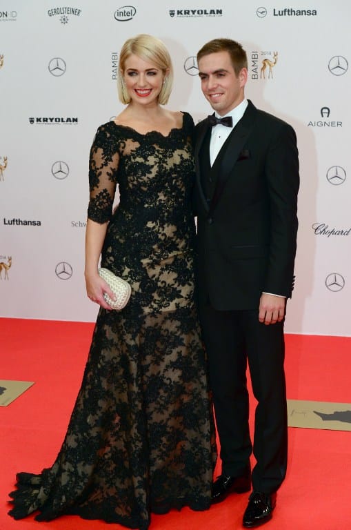 Philipp Lahm und seine Frau Claudia bei der Bambi Verleihung am 13. November 2014 in Berlin. AFP PHOTO / JOHN MACDOUGALL