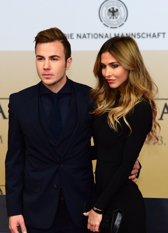 Mario Goetze mit Freundin Ann-Kathrin Brömmel (Foto AFP)