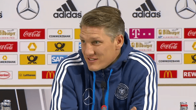 Bastian Schweinsteiger auf der Pressekonferenz der Nationalmannschaft