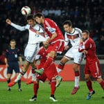 Thomas Müller und Mats Hummels im Luftkampf beim Länderspiel Deutschland - Georgien (Foto AFP)