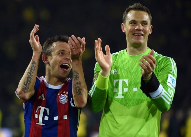 Können Rafinha und Manuel Neuer heute Abend wieder jubeln? Foto: AFP PHOTO / PATRIK STOLLARZ