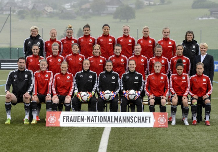 Die deutsche Frauen-Fußballnationalmannschaft zur WM 2015 AFP PHOTO / FABRICE COFFRINI