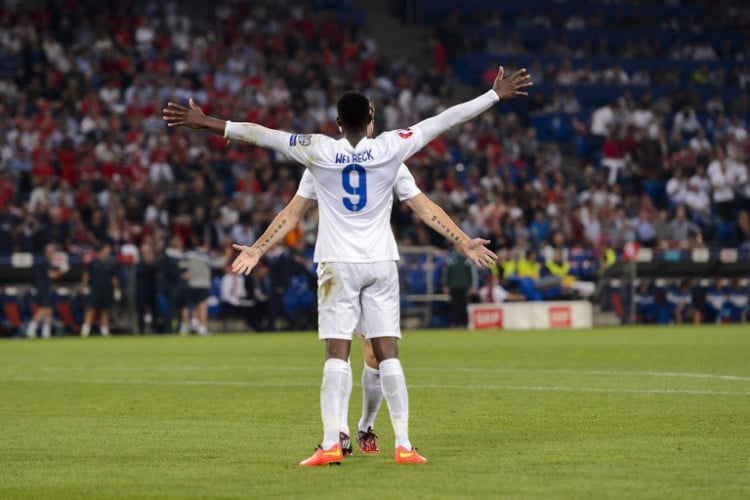 Fußball heute: EM Qualifikation: England's Daniel Welbeck (No 9) und Rickie Lambert beim EM 2016 Qualispiel gegen die Schweiz am 8.September 2014  AFP PHOTO / FABRICE COFFRINI