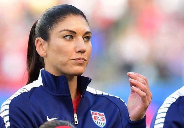 Hope Solo aus den USA. Greift Sie endlich mit ihrem Team nach dem Weltmeistertitel 2015? AFP PHOTO / FREDERIC J. BROWN