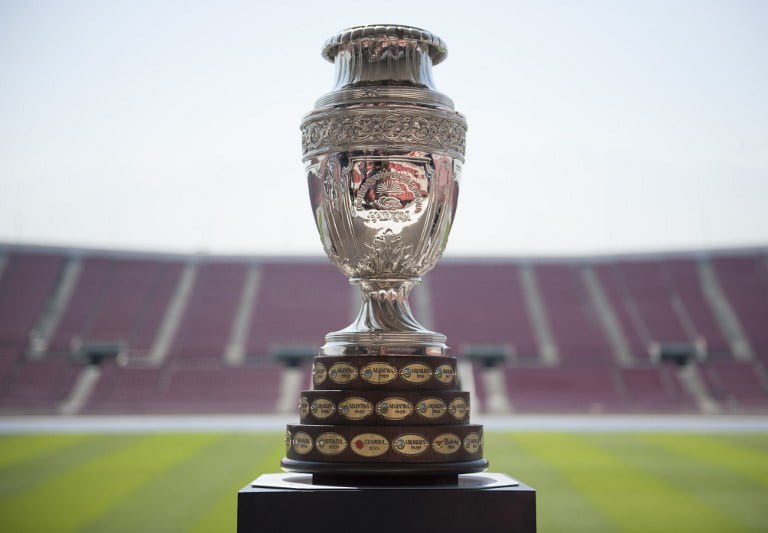 Der Pokal der Copa America Chile 2015 im Nationalstadion von Chile. AFP PHOTO/Vladimir Rodas