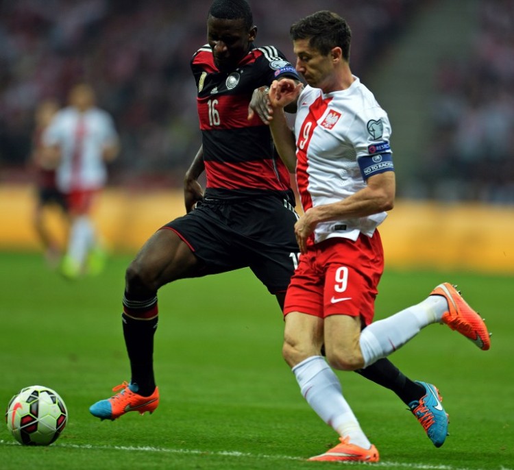 Germany's defender Antonio Ruediger (L) and Poland's forward and captain Robert Lewandowski vie for the ball during the Euro 2016 Group D qualifying football match Poland vs Germany in Warsaw, Poland on October 11, 2014.  AFP PHOTO / JANEK SKARZYNSKI