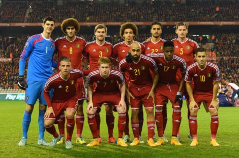 Die Belgische Fussballnationalmannschaft gegen Wales am 16.11.2014 (von hinten links nach rechts ) Torwart Thibaut Courtois, Marouane Fellaini, Axel Witsel, Nacer Chadli, Jan Vertonghen, (vorne links) Toby Alderweireld, Kevin De Bruyne, Anthony Vanden Borre, Divock Origi, Eden Hazard. AFP PHOTO/Emmanuel Dunand