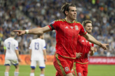 Wales' Stürmer Gareth Bale feiert sein Tor beim EURO 2016 Qualifikationsspiel eggen Israel in Haifa am 28.März 2015 (AFP PHOTO / JACK GUEZ)