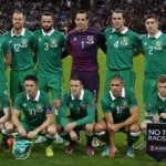 Die Fußballnationalmannschaft von Irland: Hinten von links nach rechts: Glenn Whelan, David Meyler, Marc Wilson, Torwart David Forde, John O'Shea, Stephen Ward (vorne, von links nach rechts) Stephen Quinn, Robbie Keane, Aiden McGeady, Jon Walters und James McClean vor dem Länderspiel gegen Deutschland in Gelsenkirchen, am 14. Oktober 14. AFP PHOTO / ODD ANDERSEN