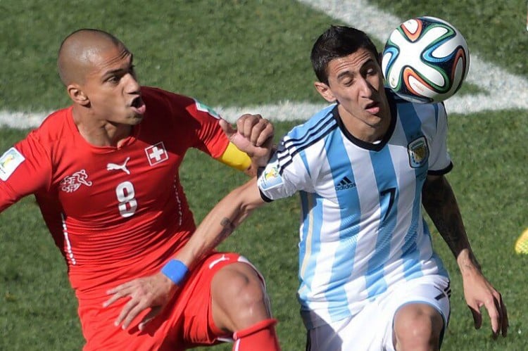 Angel di Maria (r.) wird künftig für Paris St. germain spielen © AFP