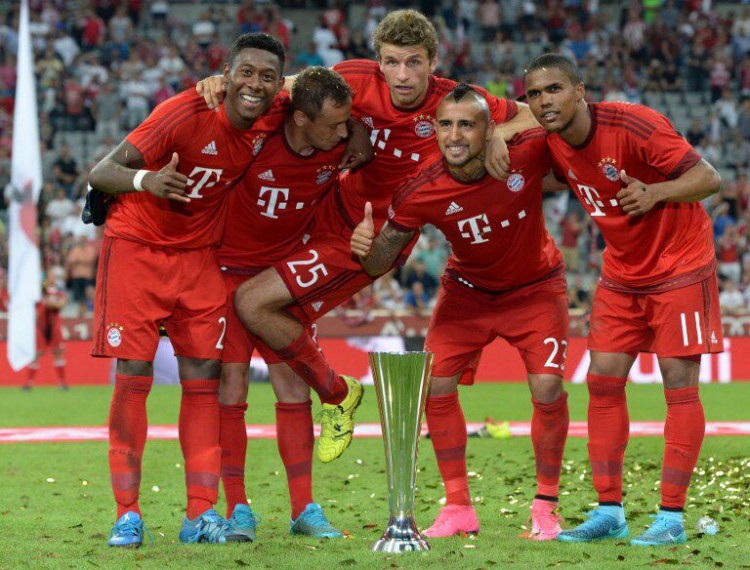 Die Bayern um Thomas Müller (m.) - ein echtes Starensemble! © AFP