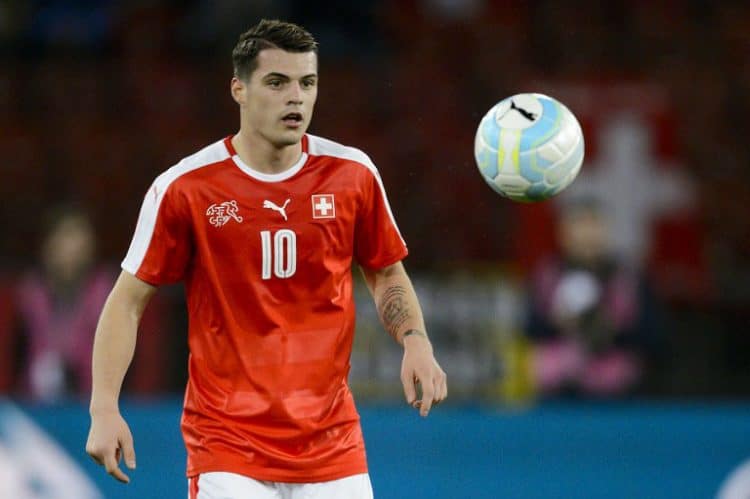 Granit Xhaka wird im Spiel der Eidgenossen eine wichtige Rolle im Mittelfeld spielen. AFP / FABRICE COFFRINI