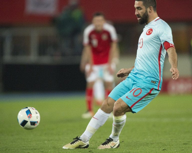 Türkischer Nationalspieler Arda Turan beim Länderspiel Türkei gegen Österreich am 29.03. 2016. / AFP / JOE KLAMAR