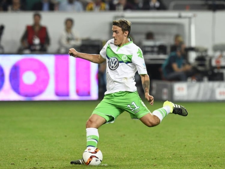 Wolfsburg's Stürmer Max Krusebeim Super Cup football Spiel zwischen dem VfL Wolfsburg und Bayern Münchenam 1.August 2015. AFP PHOTO / TOBIAS SCHWARZ