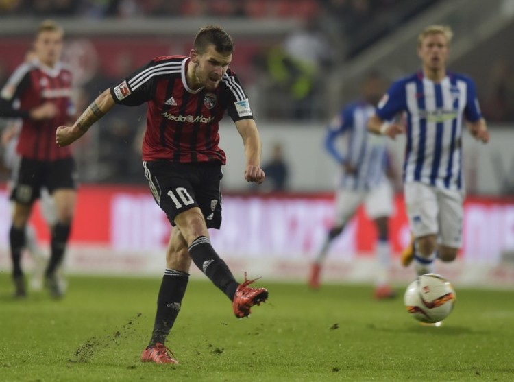 Ingolstadts Mittelfeldspieler Pascal Gross kickt den Ball während des Bundesligaspiels Ingolstadt gegen Hertha BSC Berlin , Oktober 24, 2015 in Ingolstadt, Germany. AFP PHOTO / GUENTER SCHIFFMANN