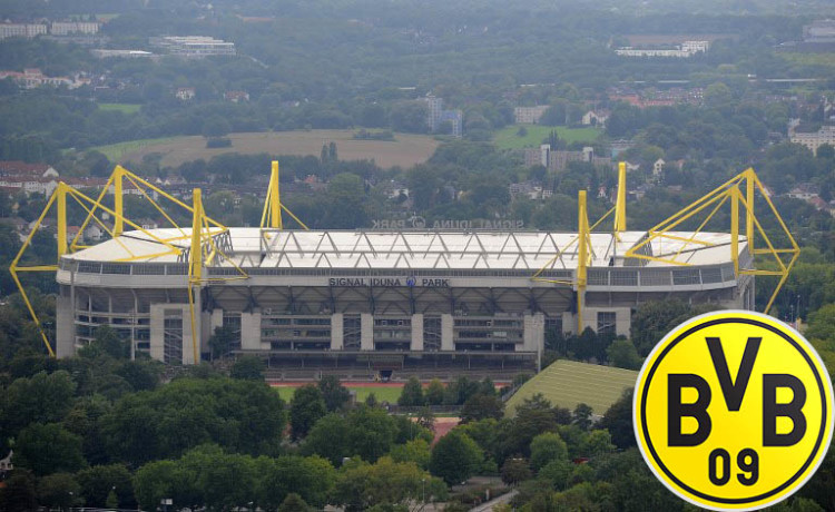 Die Aufnahme vom Fernsehturm "Florian" am Westfalenpark in Dortmund zeigt das Signal Iduna Park Fußballstadion, die Heimstätte des deutschen Fußball-Erstligisten Borussia Dortmund, am 16. August 2011. AFP PHOTO / PATRIK STOLLARZ