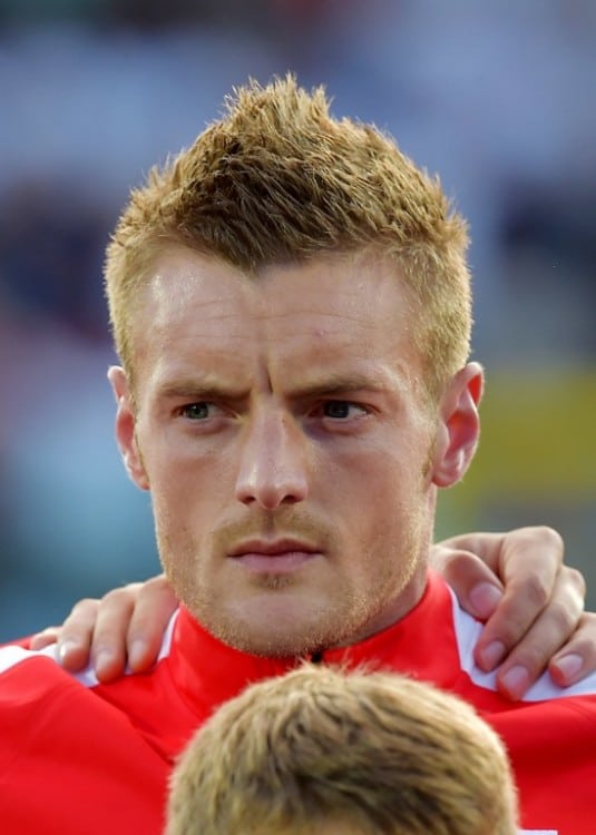 England forward Lamie Vardy looks on as he stands in the line up prior to the EURO2016 qualifying soccer match San Marino vs England at the San Marino stadium in Serravalle on September 5, 2015. AFP PHOTO / VINCENZO PINTO / AFP / VINCENZO PINTO