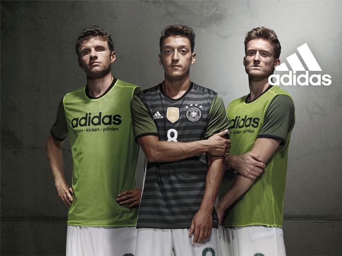 Das neue DFB Auswärtstrikot 2016 in grün-grau (Copyright adidas)