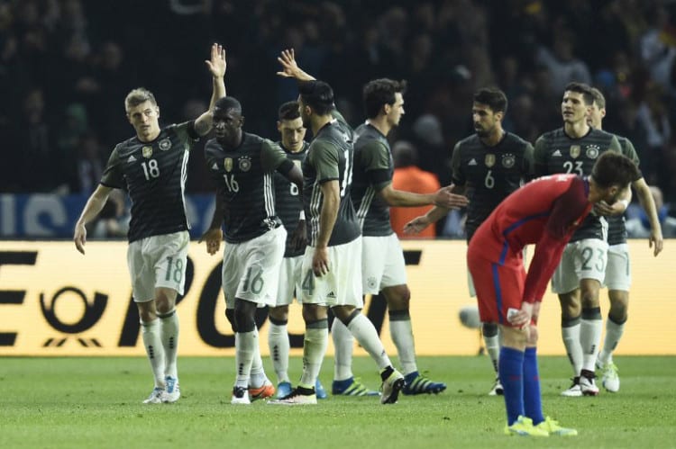 Kroos zum 1:0, Gomez zum 2:0 gegen England (Foto AFP)