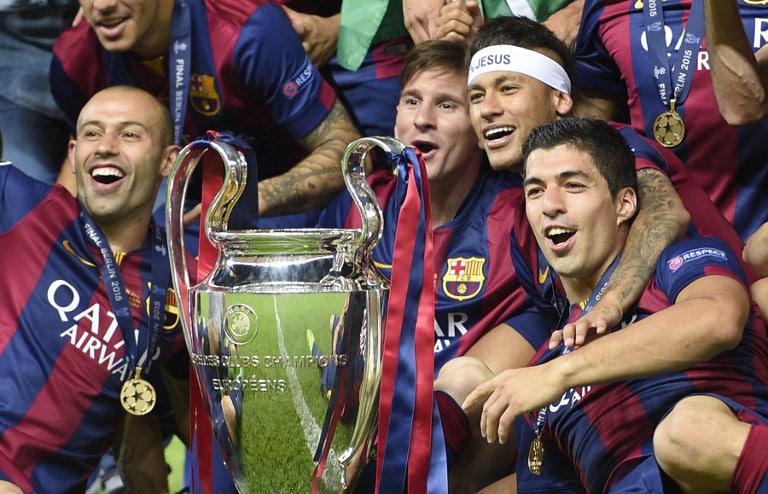 (Von links aus) Javier Mascherano, Lionel Messi, Neymar da Silva Santos Junior und Luis Suarez feiern den Gewinn des UEFA Champions League Finales 2015. AFP PHOTO / LLUIS GENE