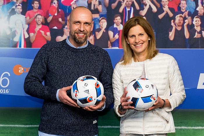 Holger Stanislawski, Katrin Müller-Hohenstein (Copyright: ZDF/Svea Pietschmann)