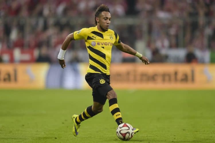 Aubameyang im BVB Trikot in der Bundesliga 2016. AFP PHOTO / GUENTER SCHIFFMANN