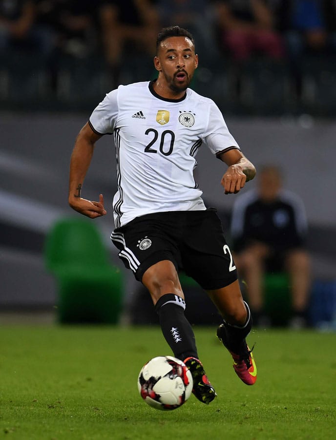 Karim Bellarabi. / AFP PHOTO / PATRIK STOLLARZ