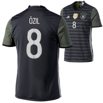 Deutschland Trikot von Mesut Özil