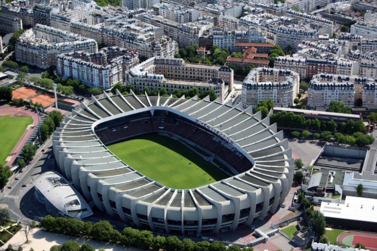 Die Fußball EM 2016 im TV - Gottlob moderiert Finale, Réthy das Eröffnungsspiel - Parc des Princes Stadion in Paris. AFP PHOTO LOIC VENANCE