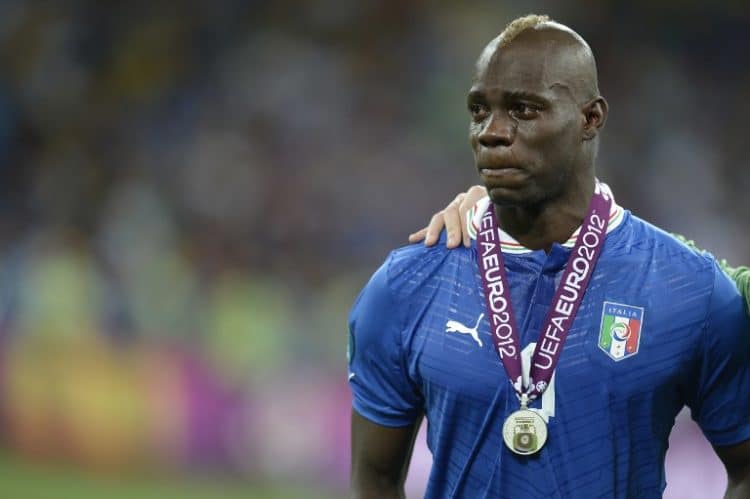 Mario Balotelli nach dem verlorenen EM-Finale am 1. Juli 2012 in Kiew, Spanien gewinnt 4:0. AFP PHOTO / FILIPPO MONTEFORTE /