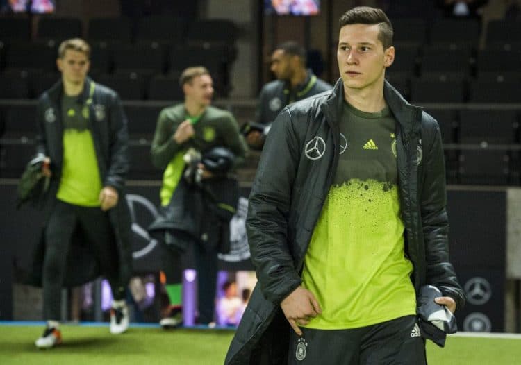 Deutschlands Mittelfeldspieler Julian Draxler im neuen Trainingsanzug der Nationalmannschaft. / AFP / ODD ANDERSEN