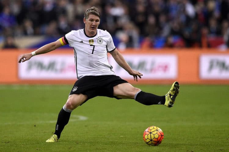 Bastian Schweinsteiger beim Testspiel gegen Frankreich am 15.11.2015 in Paris. AFP PHOTO / FRANCK FIFE / AFP / FRANCK FIFE