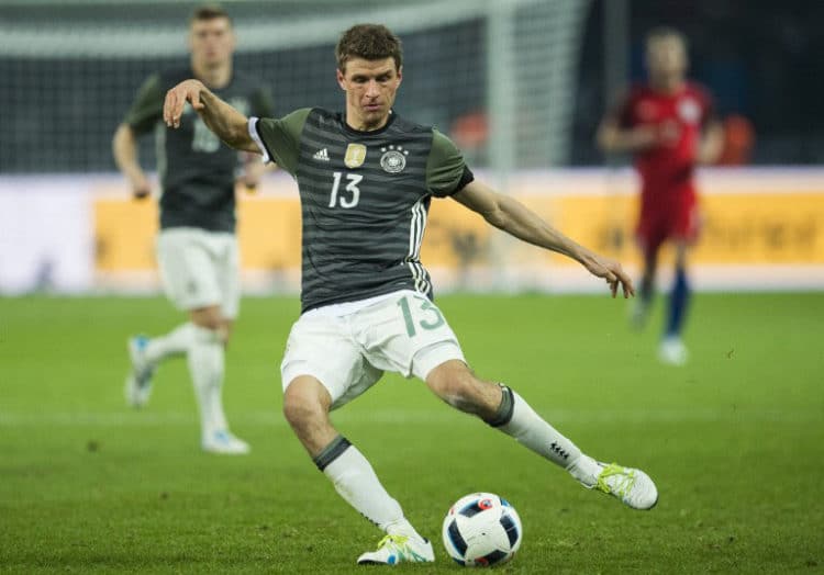 Deutschlands Stürmer Thomas Müller am Ball beim Spiel Detuschand gegen England in Berlin am 26.März.2016. / AFP / ODD ANDERSEN