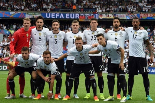 Die deutsche Startaufstellung gegen Nordirland! / AFP PHOTO / PATRIK STOLLARZ