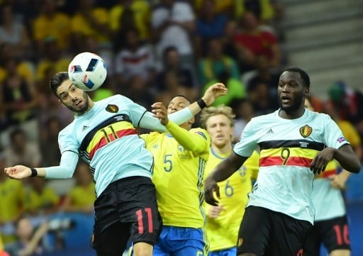 Sweden's defender Martin Olsson (2nd L) vies with Belgium's forward Yannick Ferreira-Carrasco (L) and Belgium's forward Romelu Lukaku during the Euro 2016 group E football match between Sweden and Belgium at the Allianz Riviera stadium in Nice on June 22, 2016. / AFP PHOTO / EMMANUEL DUNAND