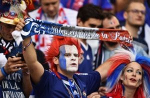 Bei der EM freuen sich französische Fans über das Weiterkommen ihres Teams