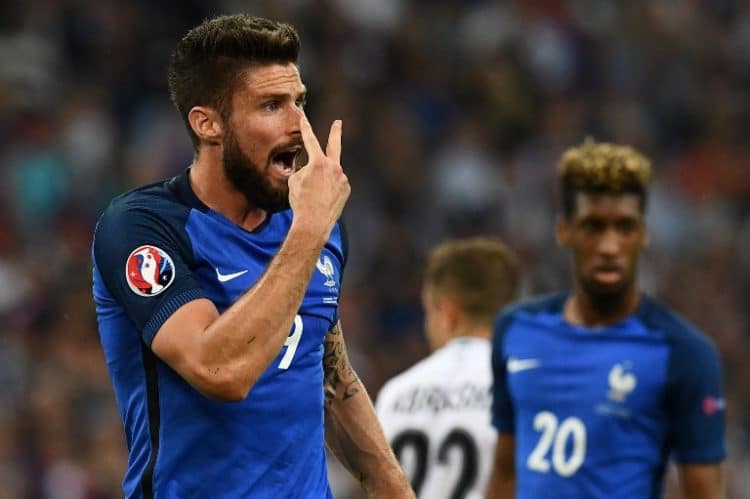 Olivier Giroud beim Spiel gegen Albanien. / AFP PHOTO / FRANCK FIFE