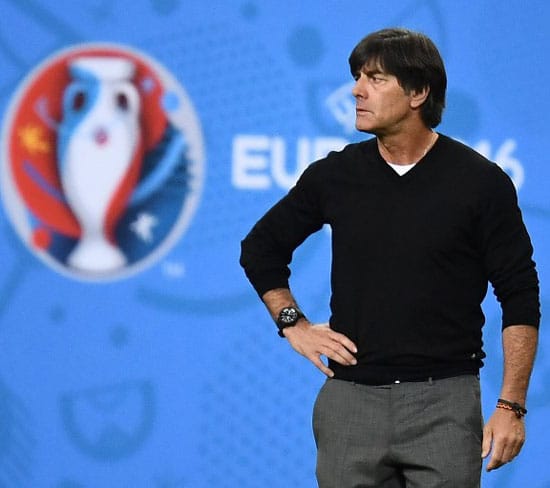 Bundestrainer Joachim Löw bei der Fußball EM 2016 direkt nach dem Vorrundenspiel gegen Polen, welches 0:0 endete. (FOTO AFP)