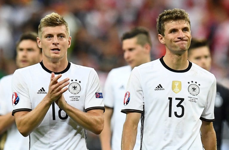 Kroos und Schweinsteiger nach dem EM-Vorrundenspiel gegen Polen