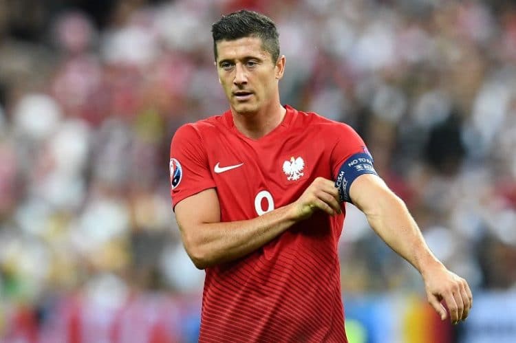 Polen's Robert Lewandowski - bei dieser EM 2016 bisher noch torlos! / AFP PHOTO / FRANCK FIFE