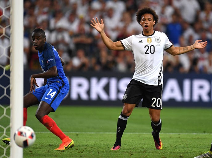 Leroy Sane beim EM-2016 Halbfinale gegen Frankreich. / AFP PHOTO / PATRIK STOLLARZ